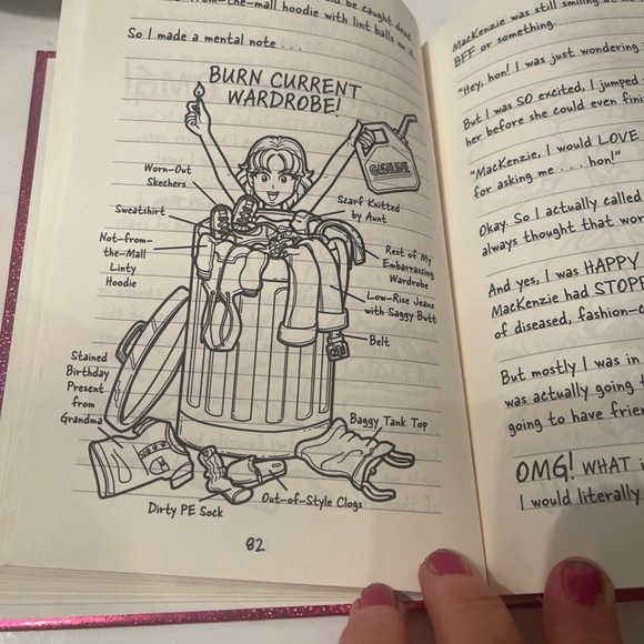 Dork Diaries #1 Not So Fabulous Life (2009) first print by Rachel Renee Russell - Picture 8 of 8